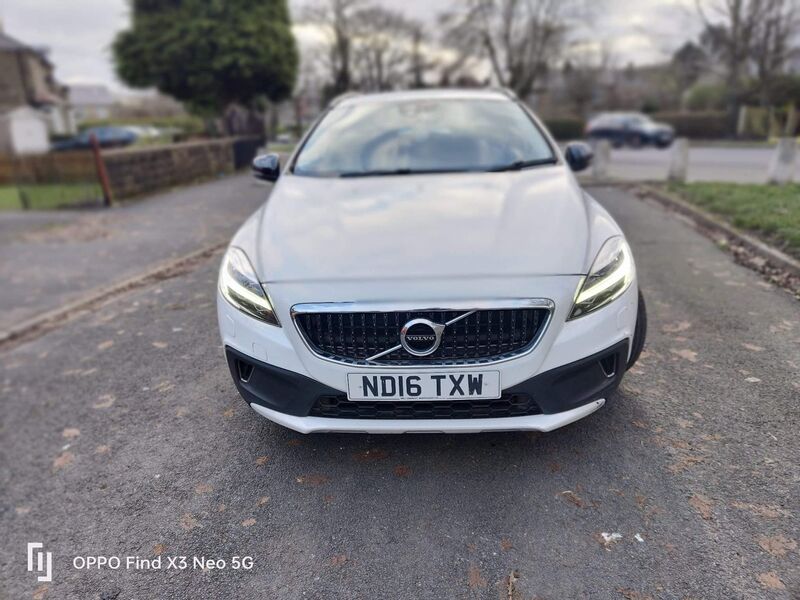 View VOLVO V40 CROSS COUNTRY 2.0 D2 Pro Euro 6 (s/s) 5dr