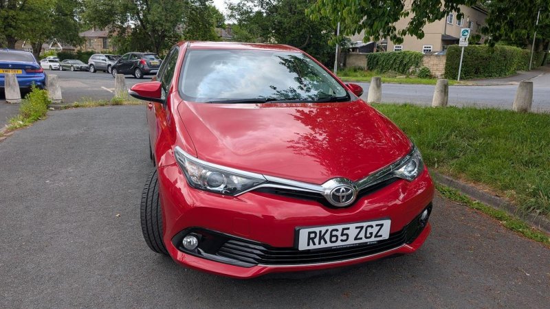 View TOYOTA AURIS 1.2 VVT-i Design Euro 6 (s/s) 5dr